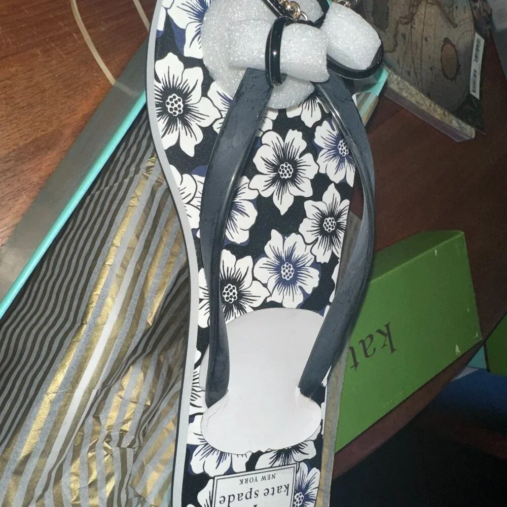 Kate Spade NOVA Sandals Flip Flops Black Shiny Rubber Hollyhock Print NIB s11